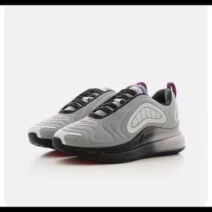New Nike air max 720 gs metallic silver a93196-012. Size 6y